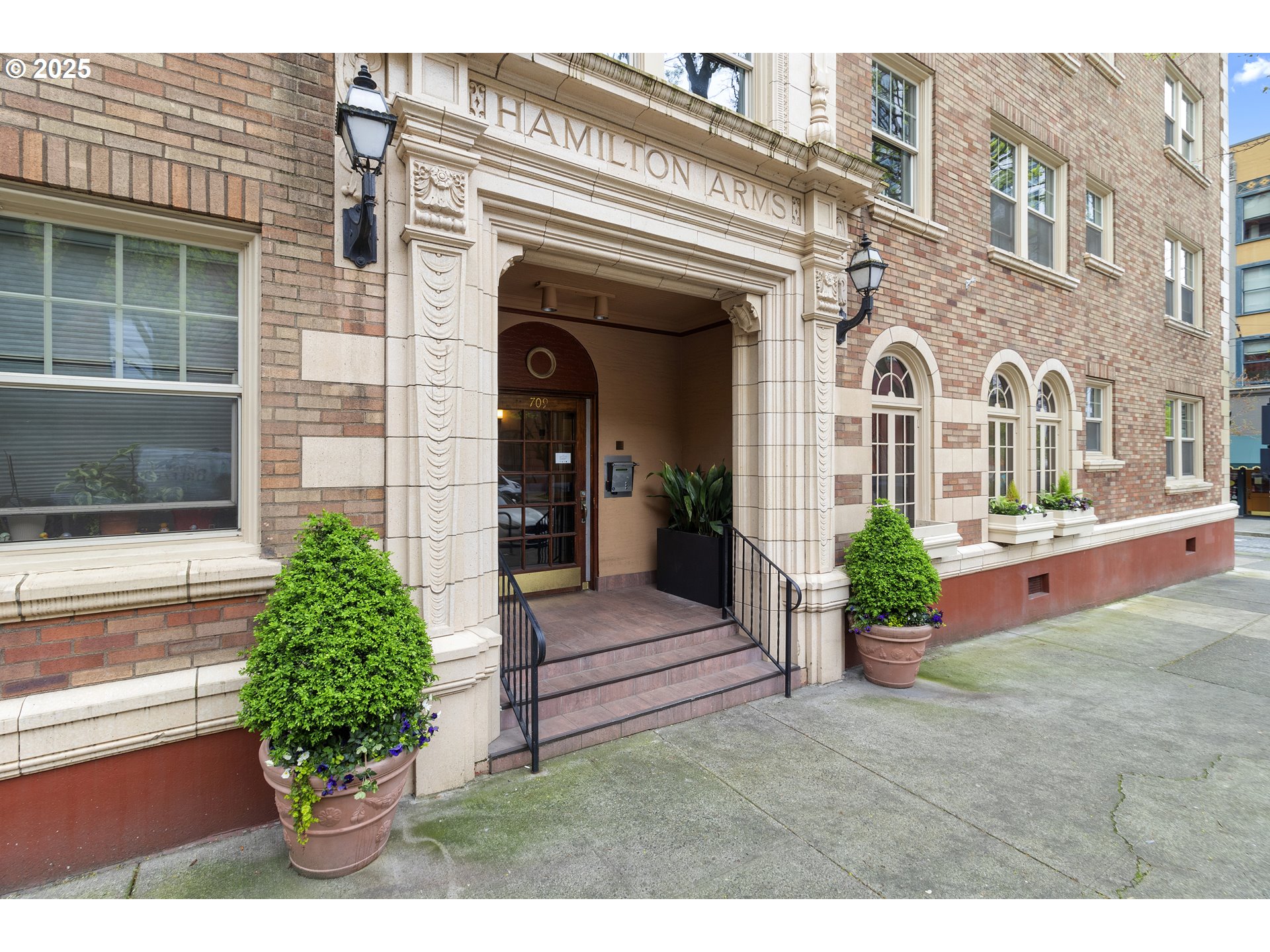 709 Southwest 16th Avenue Portland, OR 97205 - Photo 41 of 43