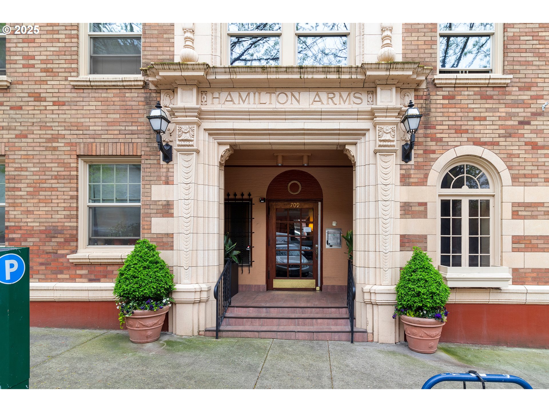 709 Southwest 16th Avenue Portland, OR 97205 - Photo 6 of 43