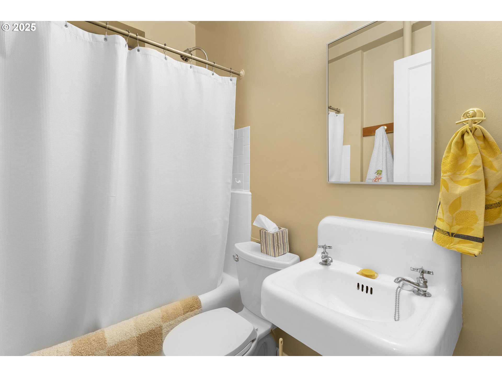 709 Southwest 16th Avenue Portland, OR 97205 - Photo 7 of 43