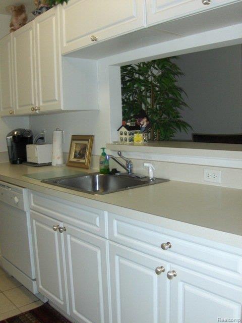 3727 Oakmonte Boulevard, Unit 2 Rochester, MI 48306 - Photo 12 of 21 3727 Oakmonte06.JPG