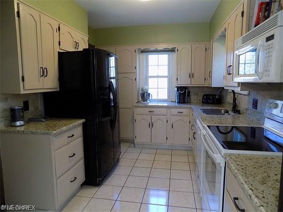 3138 Kent Road Stow, OH 44224 - Photo 3 of 28 Gallery Image 3