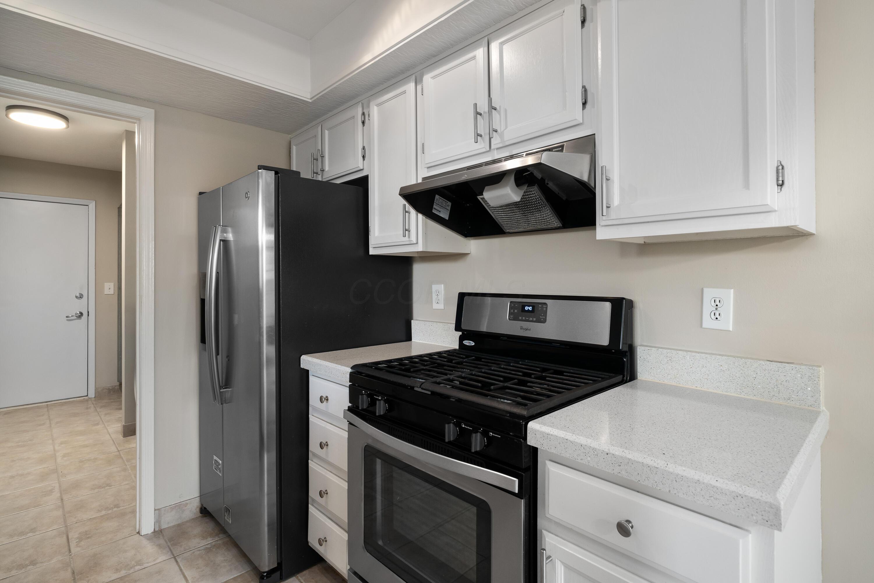 6770 Heatherstone Loop Dublin, OH 43017 - Photo 17 of 32 Kitchen