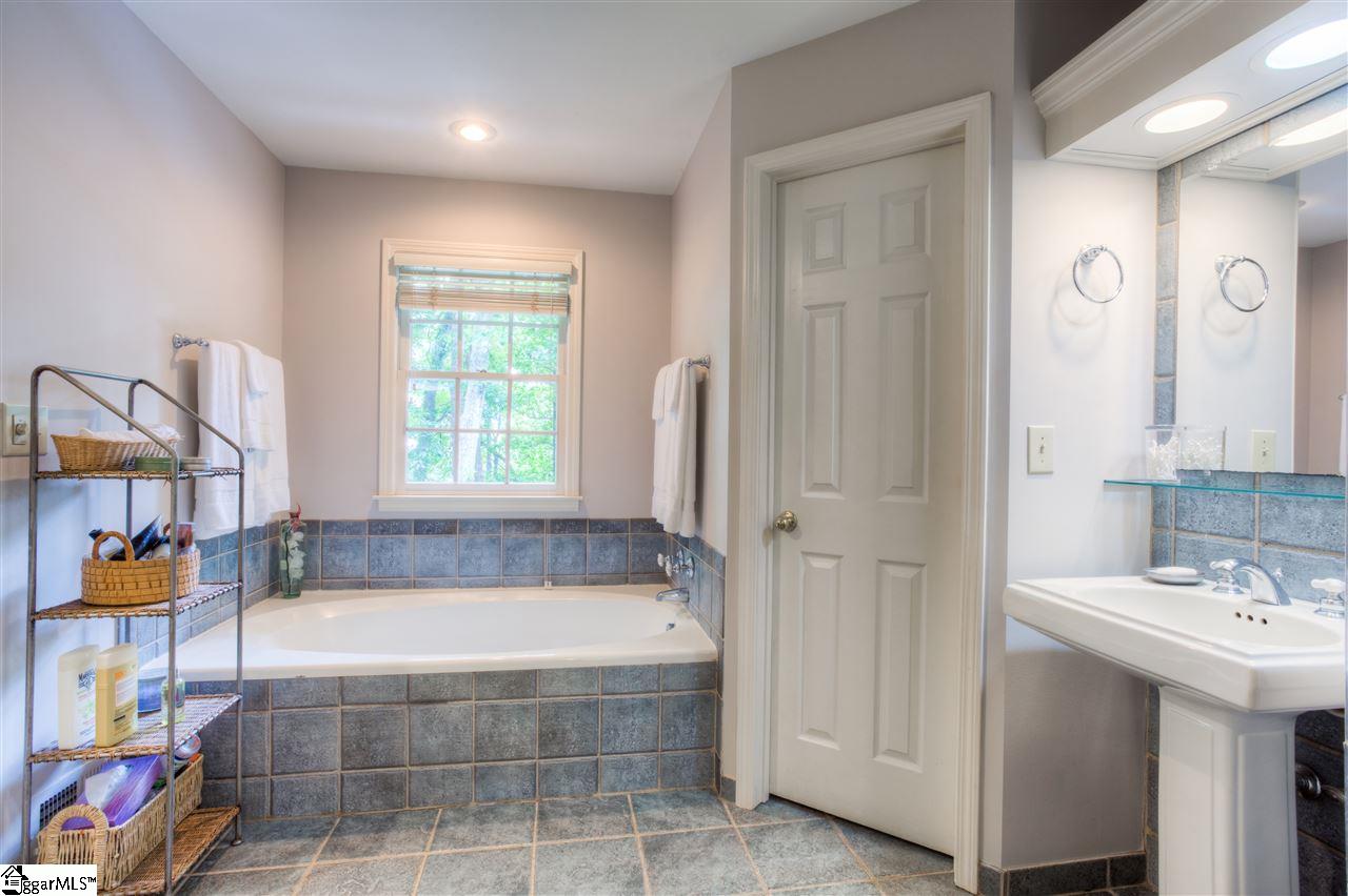 1489 Altamont Road Greenville, SC 29609 - Photo 14 of 35