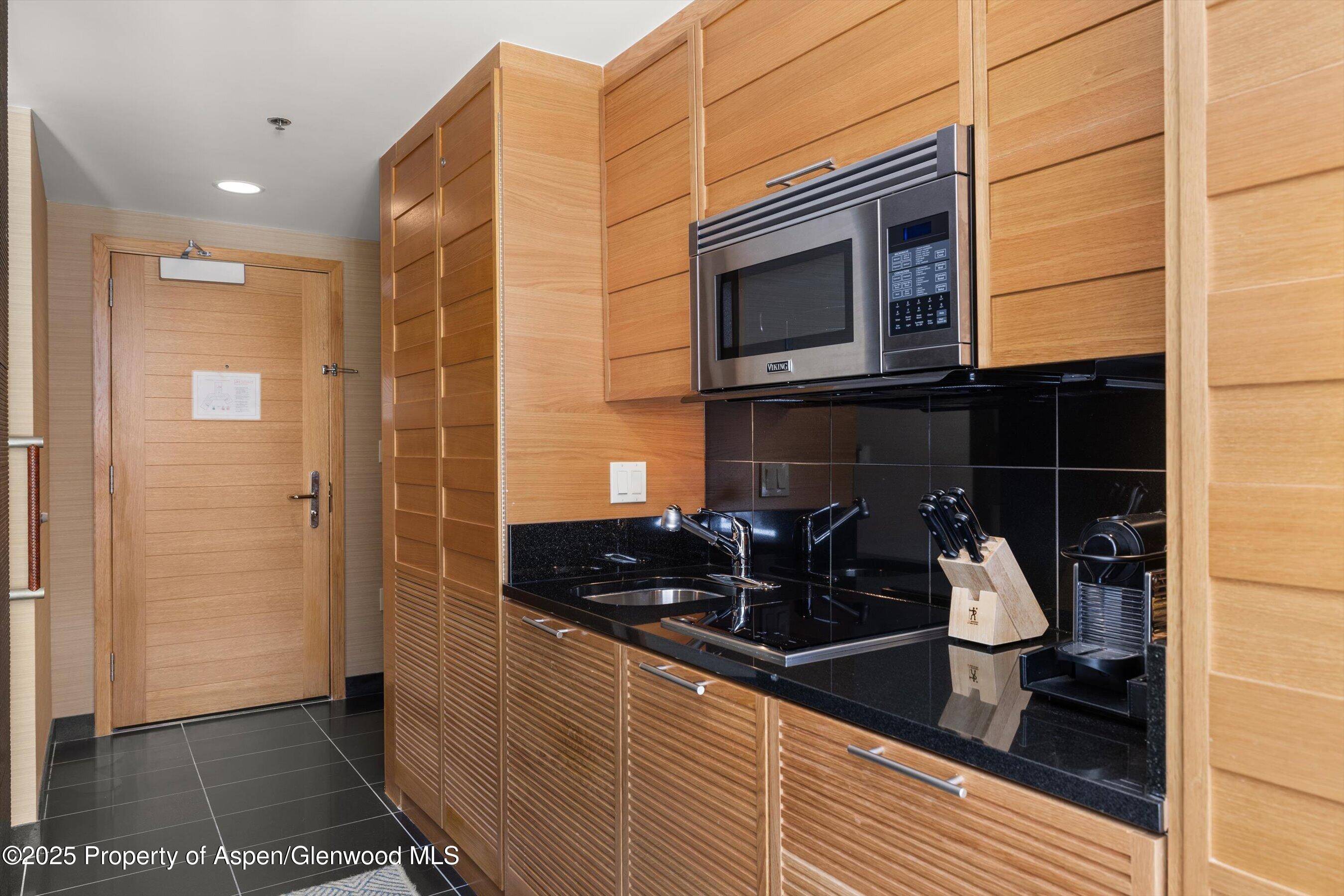 130 Wood Road, Unit 536 Snowmass Village, CO 81615 - Photo 6 of 13 06-130WoodRd_#536_2503_172