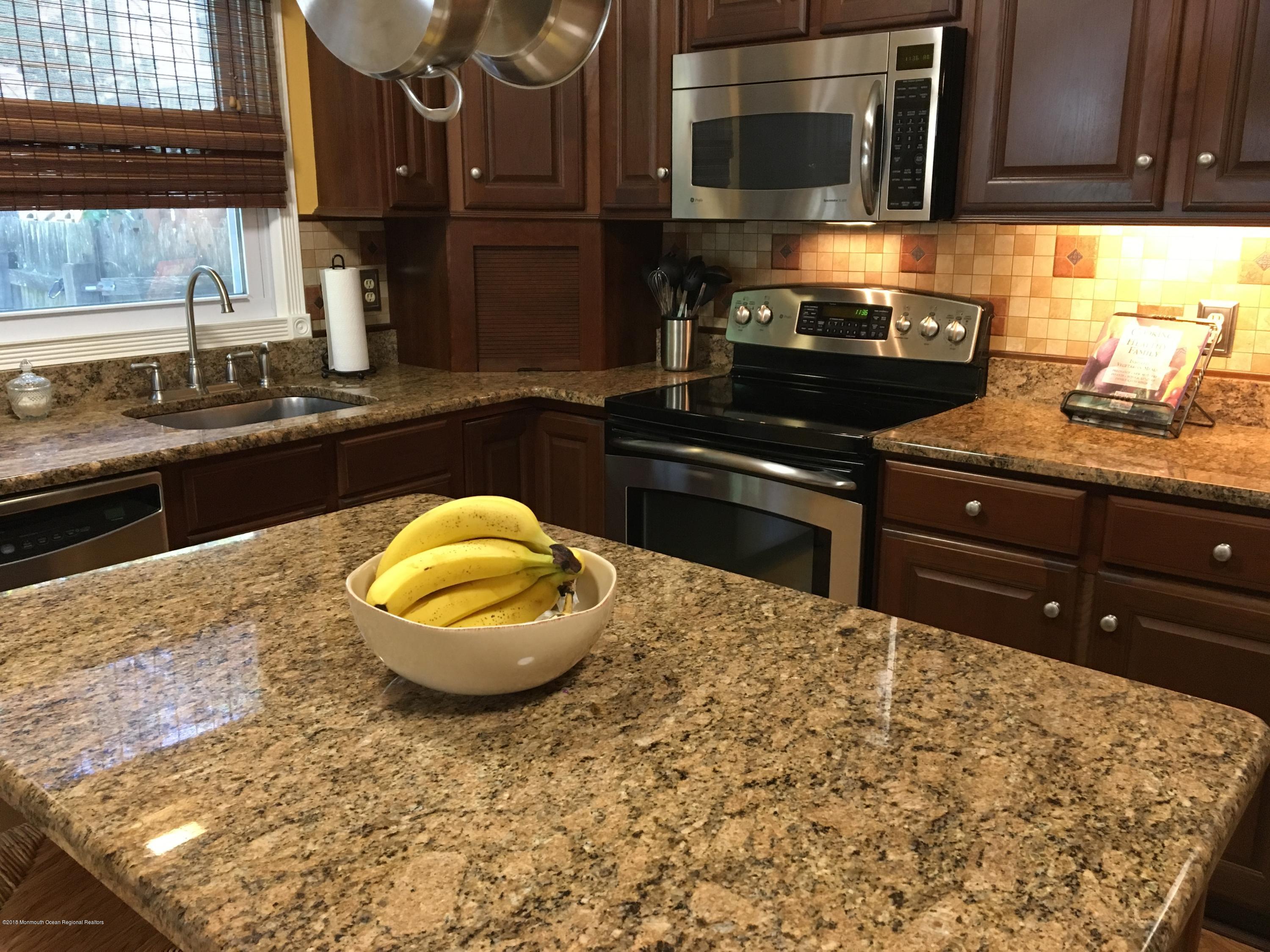 129 Equinox Road Manahawkin, NJ 08050 - Photo 11 of 39 kk
