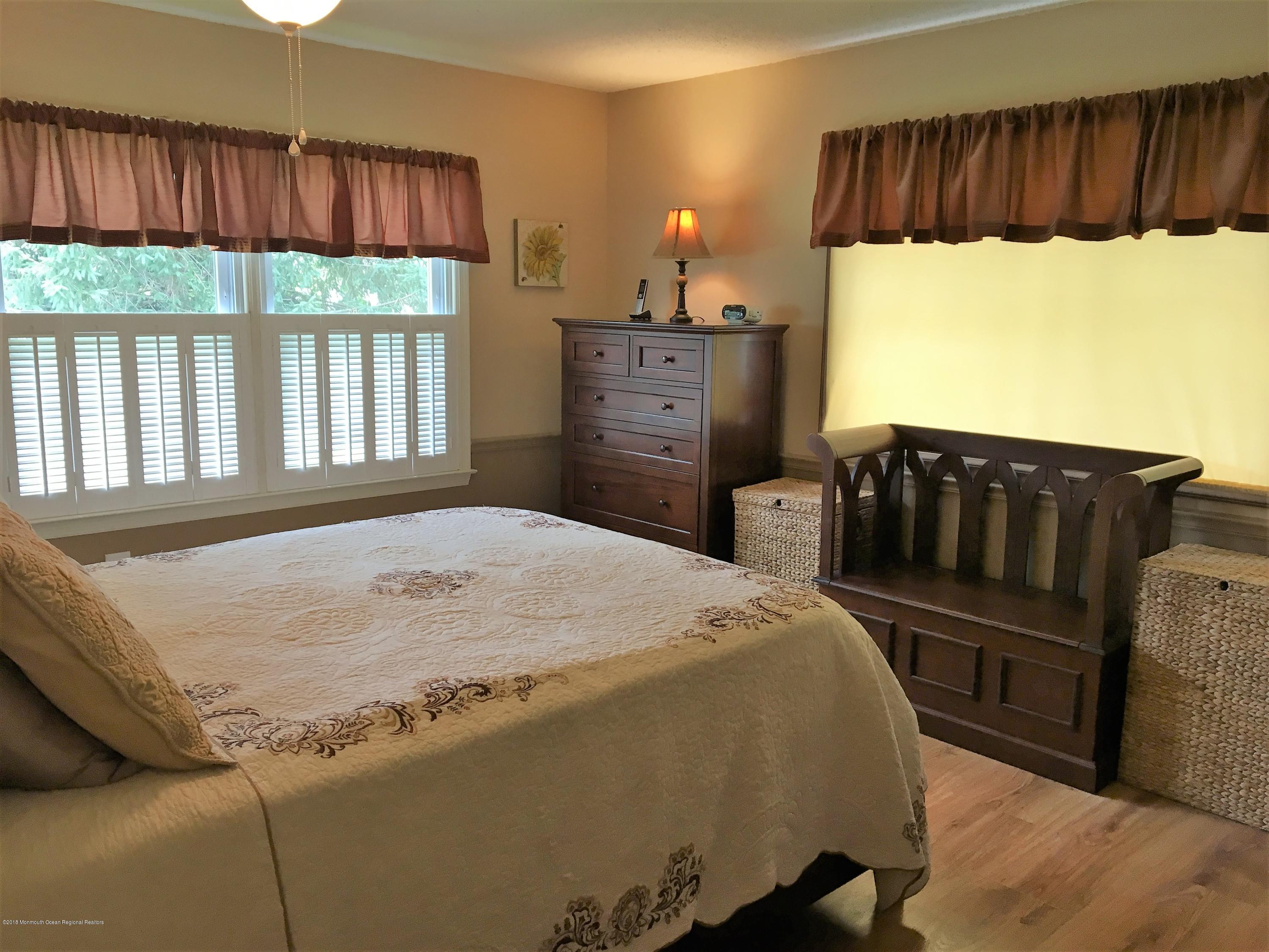 129 Equinox Road Manahawkin, NJ 08050 - Photo 21 of 39 nn