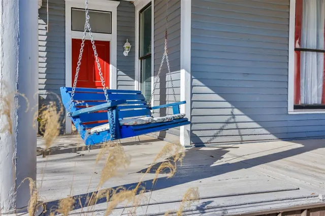 a view of entryway front of house