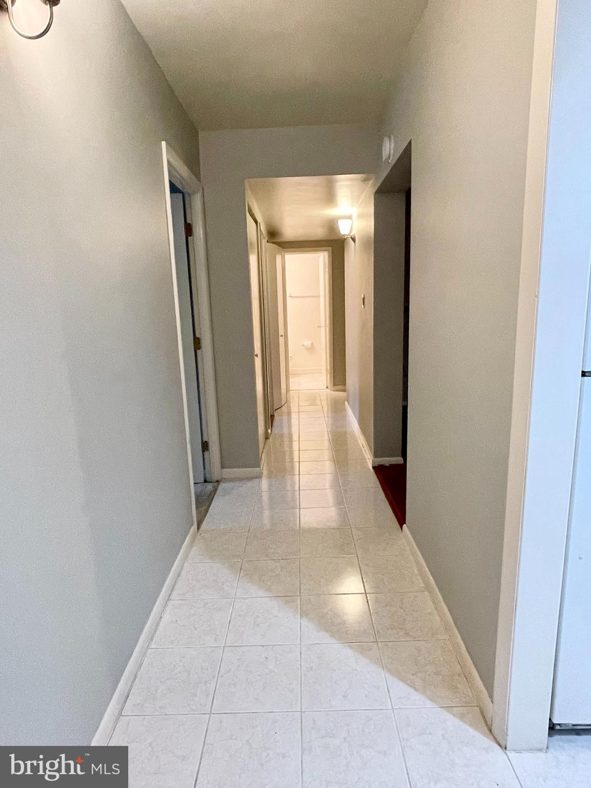 11623 Stoneview Square, Unit 11C Reston, VA 20191 - Photo 29 of 32 Hallway