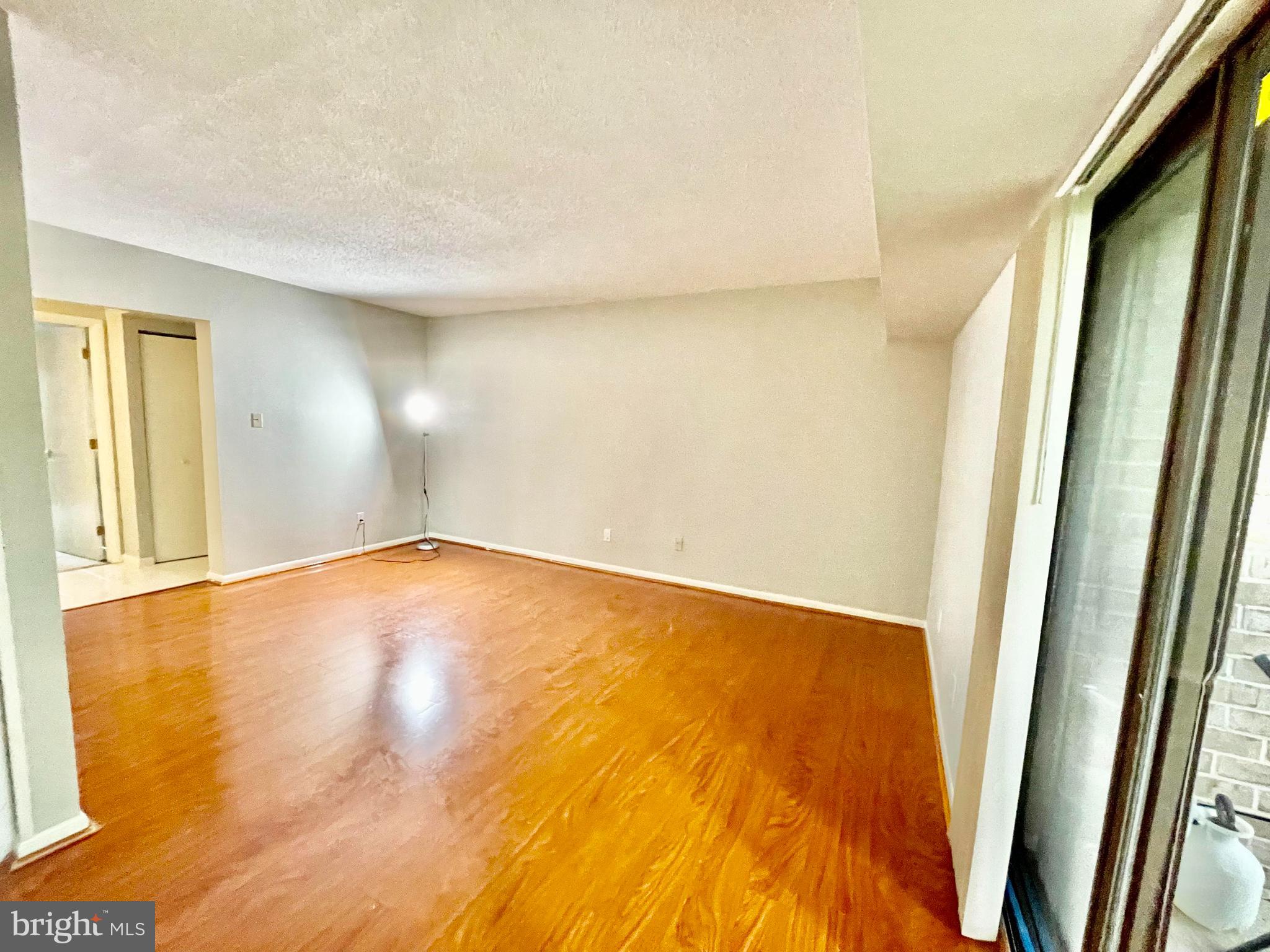 11623 Stoneview Square, Unit 11C Reston, VA 20191 - Photo 7 of 32 Living Room