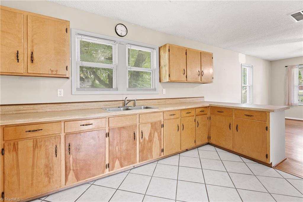 2806 Hacketts Lake Road Greensboro, NC 27406 - Photo 13 of 34 Gallery Image 13