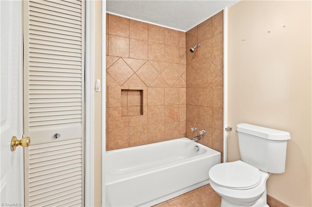 2806 Hacketts Lake Road Greensboro, NC 27406 - Photo 23 of 34 Gallery Image 23