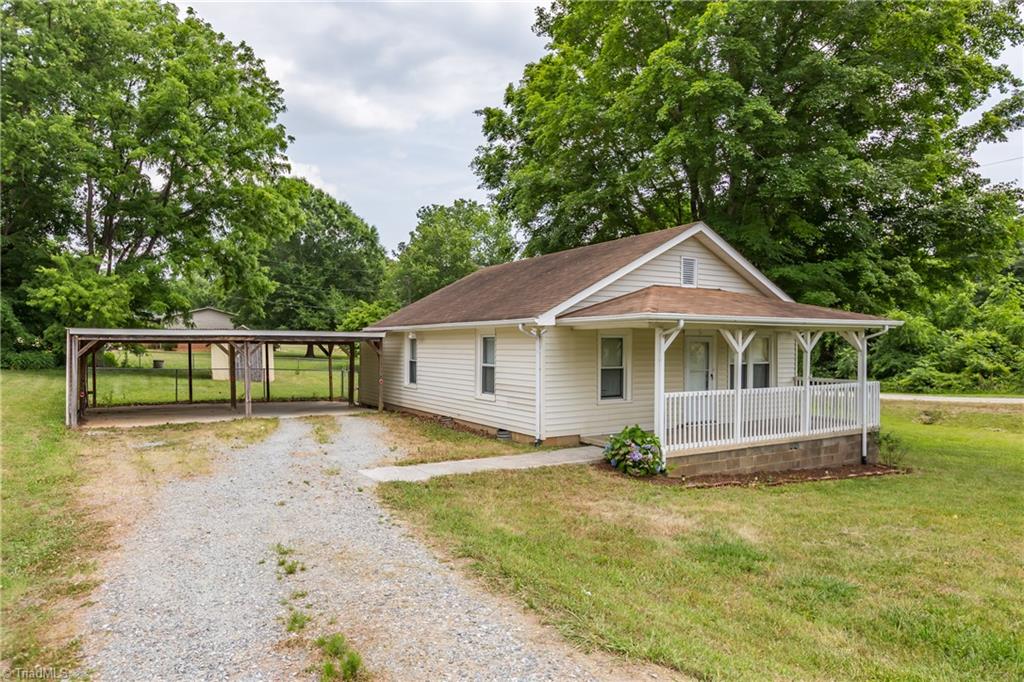 2806 Hacketts Lake Road Greensboro, NC 27406 - Photo 4 of 34 Gallery Image 4