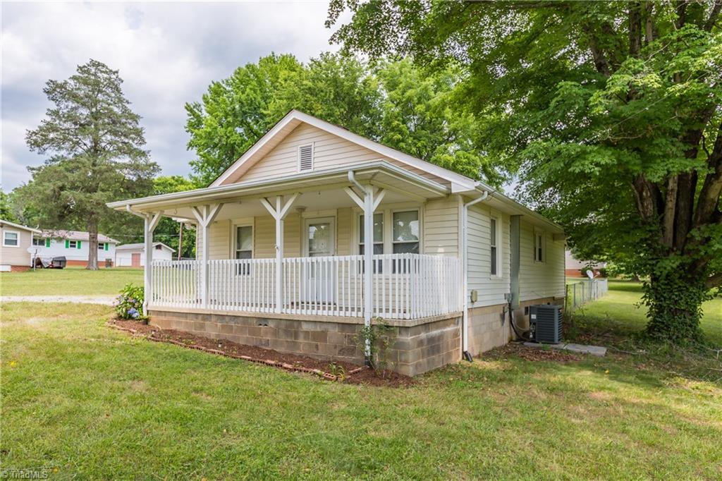2806 Hacketts Lake Road Greensboro, NC 27406 - Photo 5 of 34 Gallery Image 5