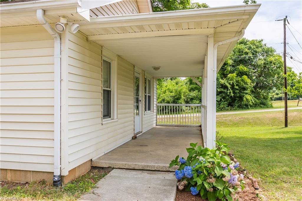 2806 Hacketts Lake Road Greensboro, NC 27406 - Photo 7 of 34 Gallery Image 7