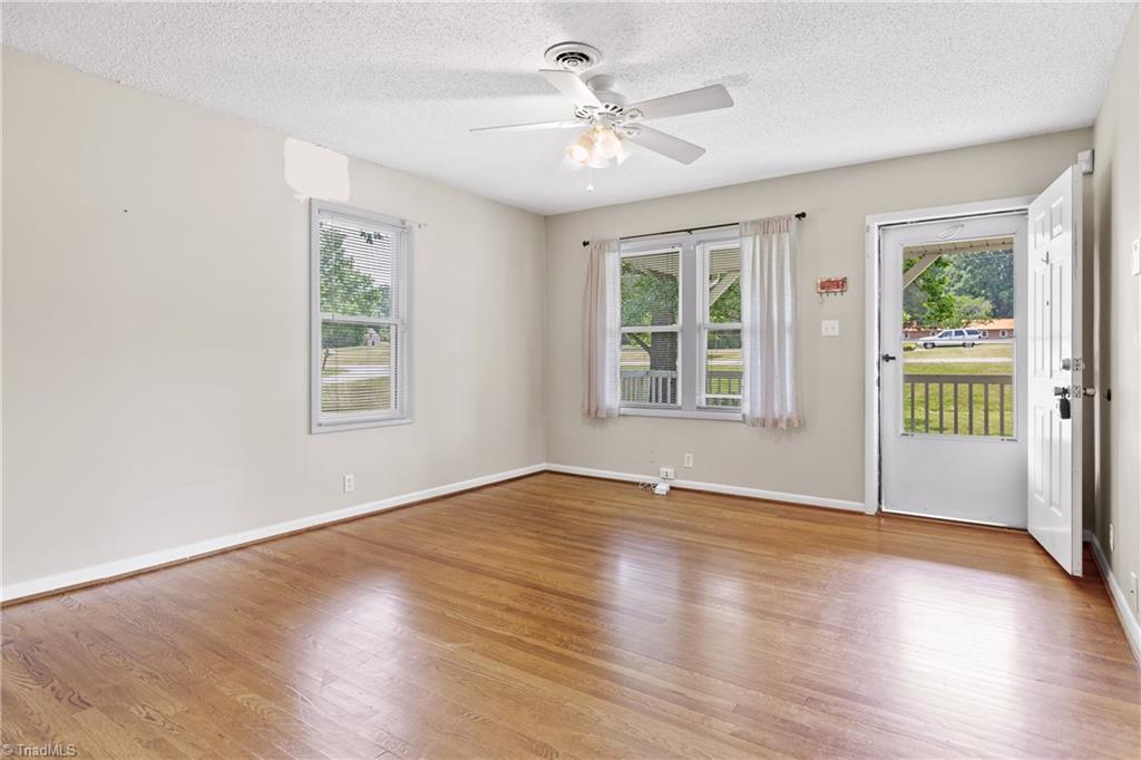 2806 Hacketts Lake Road Greensboro, NC 27406 - Photo 8 of 34 Gallery Image 8