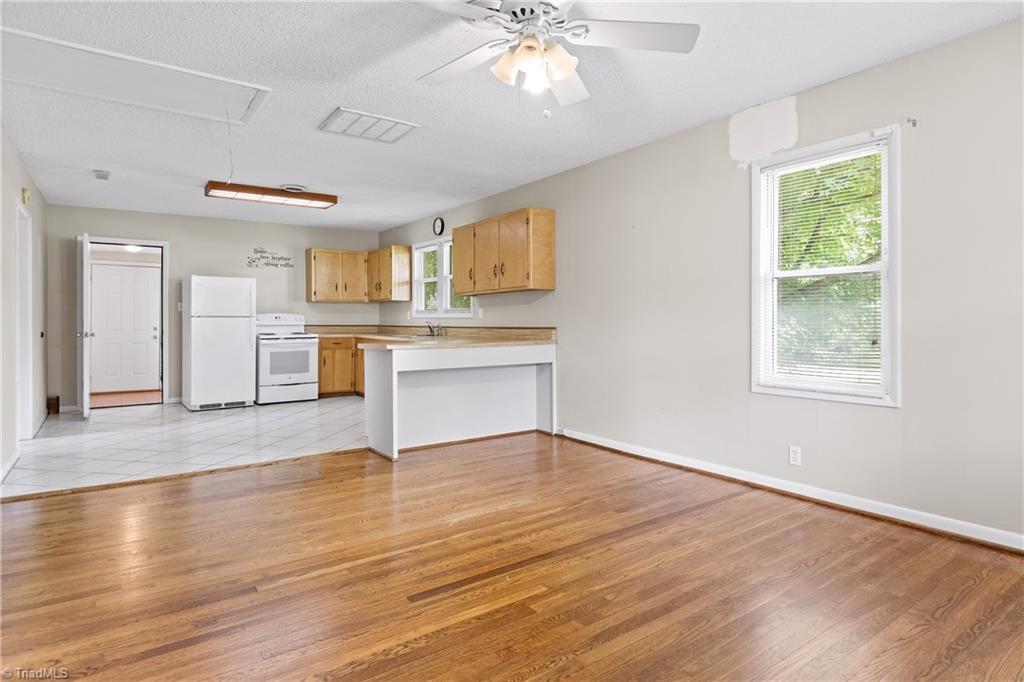 2806 Hacketts Lake Road Greensboro, NC 27406 - Photo 10 of 34 Gallery Image 10