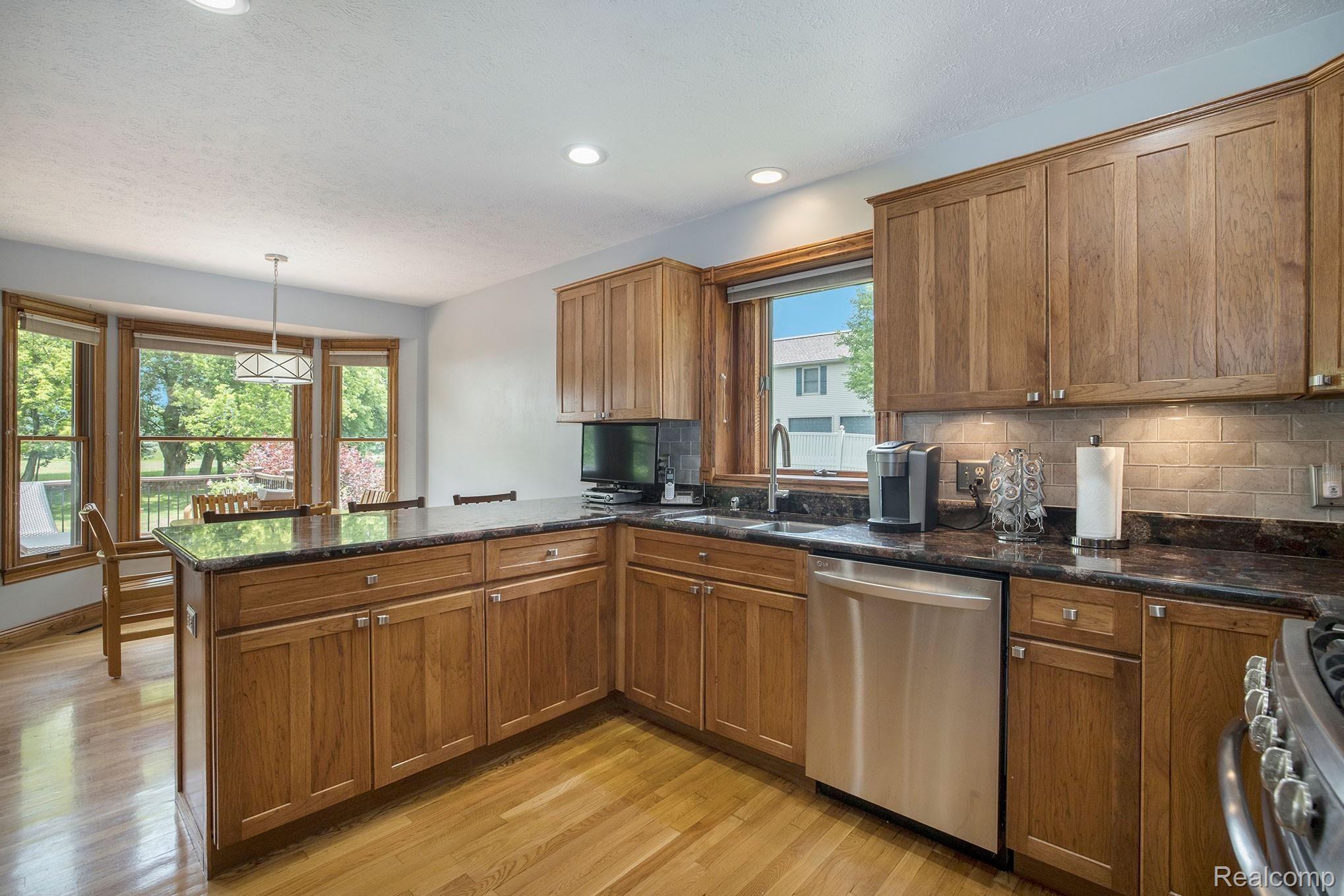 699 East Davis Road Howell, MI 48843 - Photo 10 of 42 Kitchen