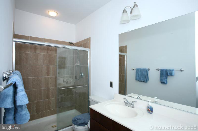 2007 Clipper Park Road, Unit 222 Baltimore, MD 21211 - Photo 15 of 18 Bath (Master)