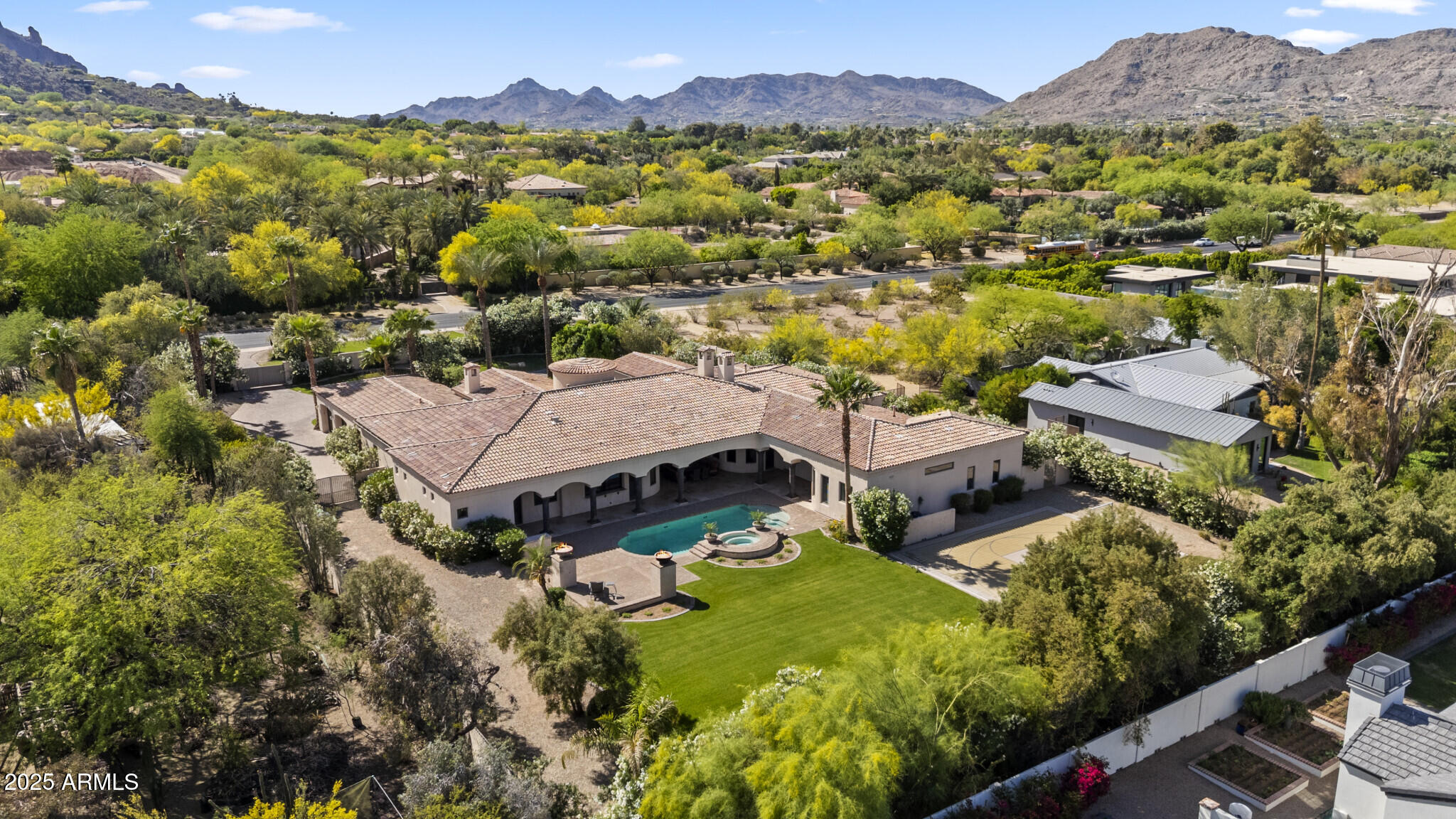 5615 North Invergordon Road Paradise Valley, AZ 85253 - Photo 13 of 95 13) 56673-6811012be5b4b