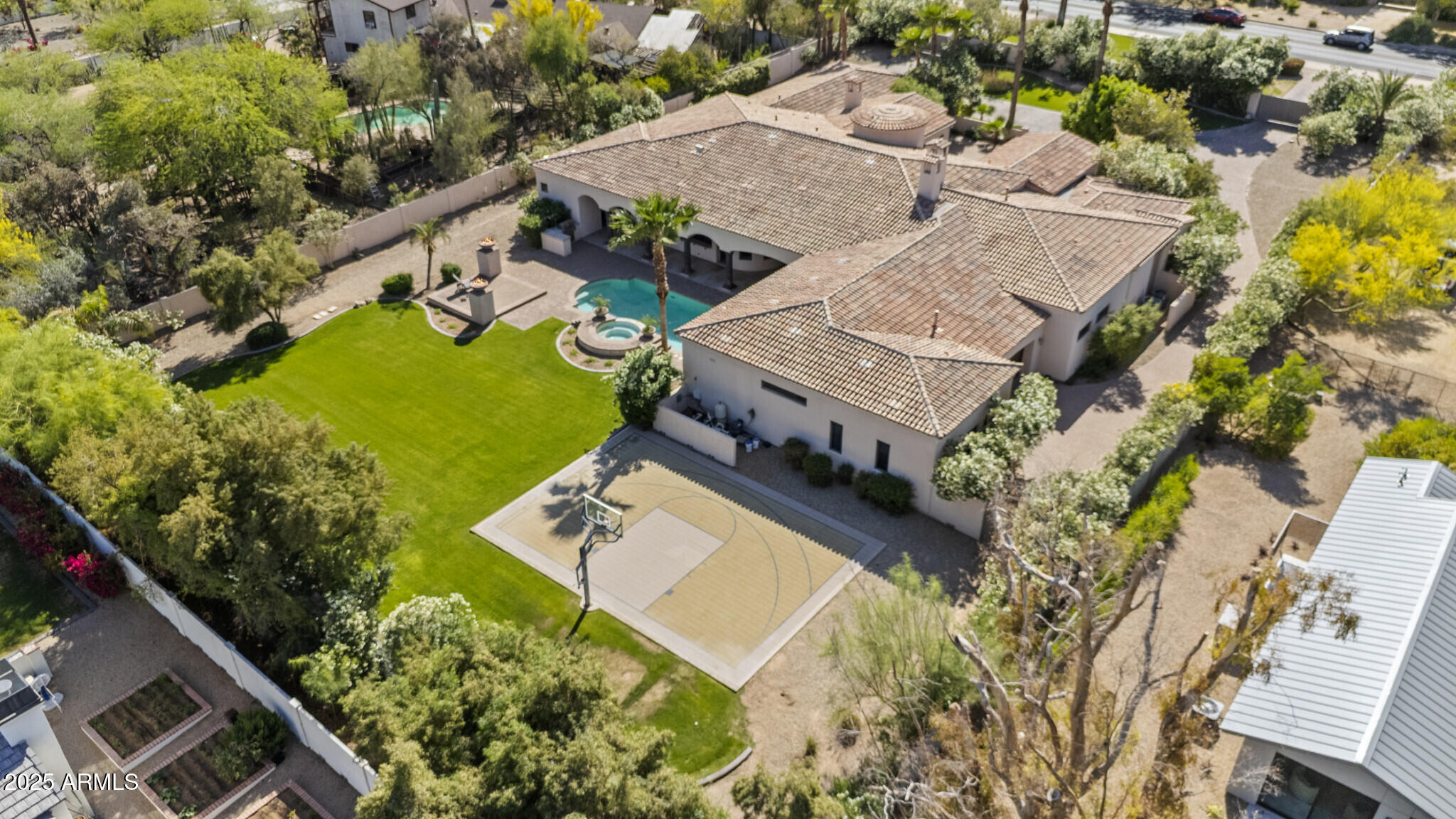 5615 North Invergordon Road Paradise Valley, AZ 85253 - Photo 17 of 95 17) 56673-68110136945f6