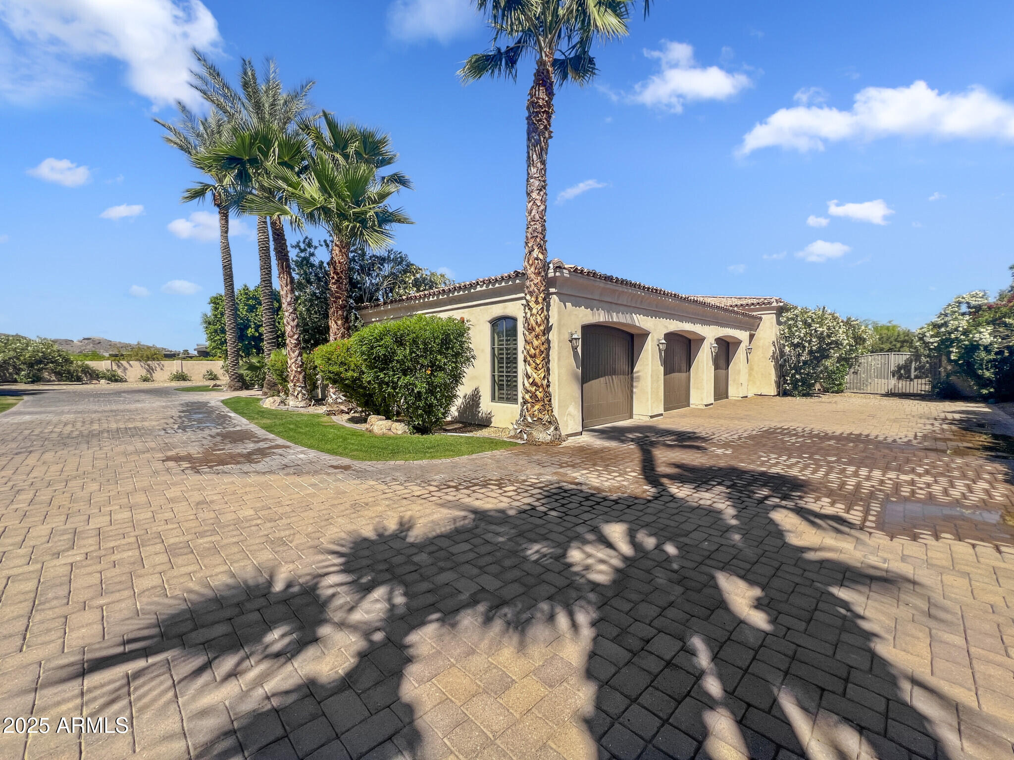 5615 North Invergordon Road Paradise Valley, AZ 85253 - Photo 24 of 95 24) 56673-6811019407a20