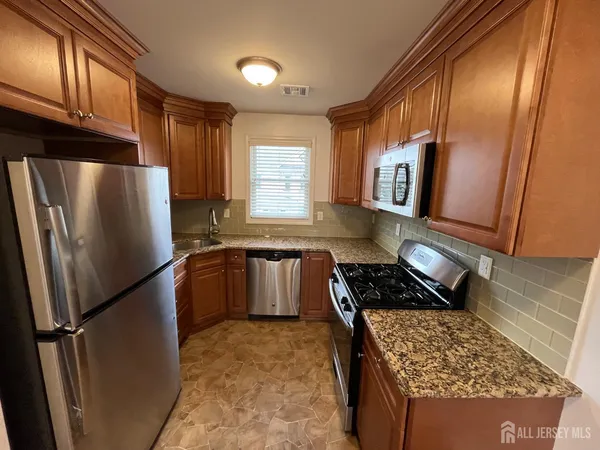 $2,100 | 16 East Kupsch Street, Unit C, Sayreville, NJ 08872