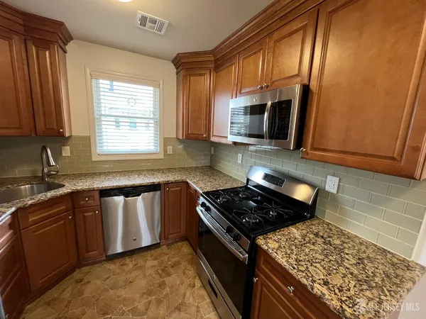 $2,100 | 16 East Kupsch Street, Unit C, Sayreville, NJ 08872
