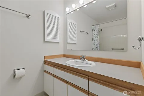 $359,000 | 11006 Northeast 68th Street, Unit 819, Kirkland, WA 98033