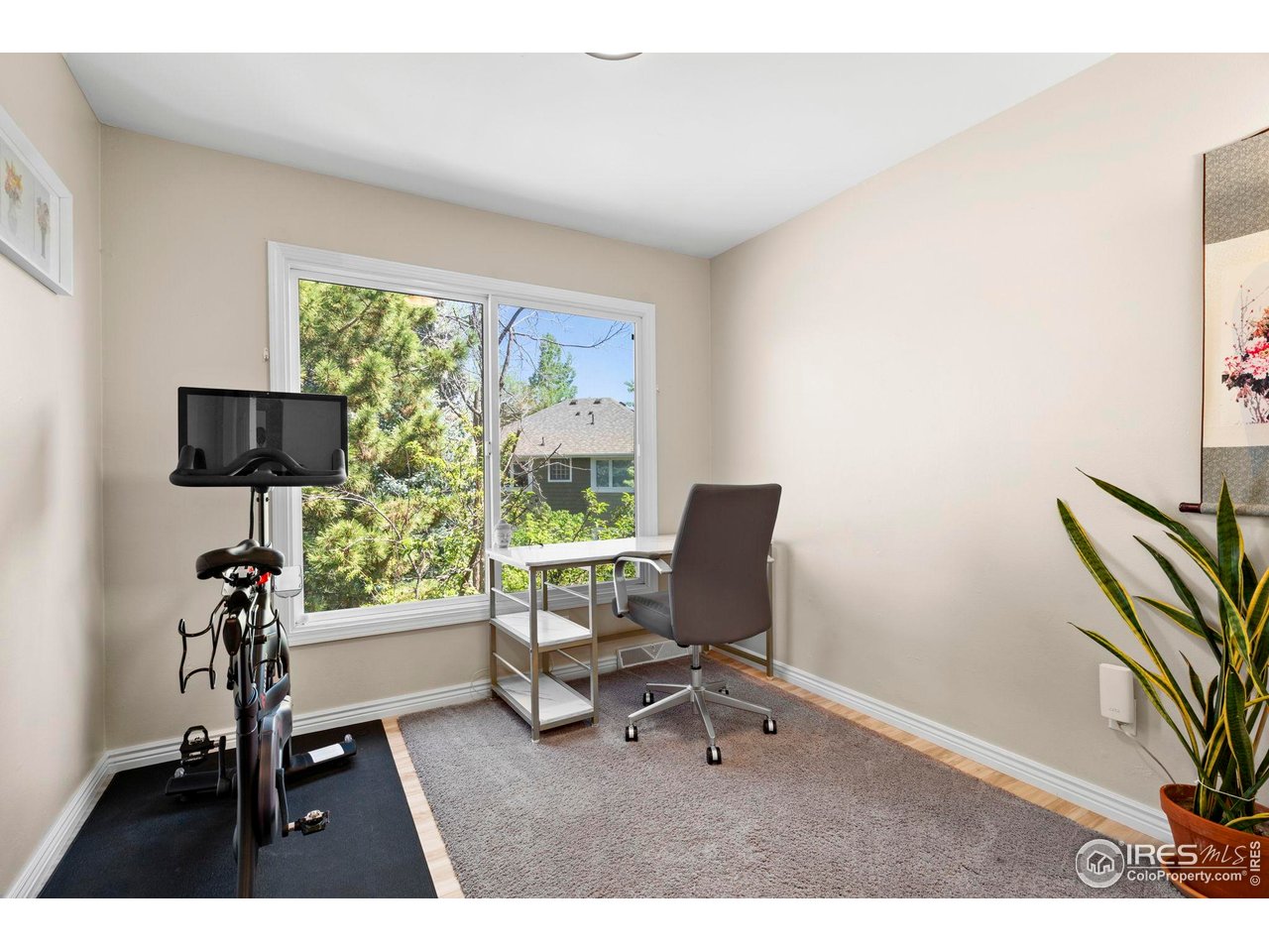 3878 Broadway, Unit 1 Boulder, CO 80304 - Photo 21 of 36 a living room with furniture and a window