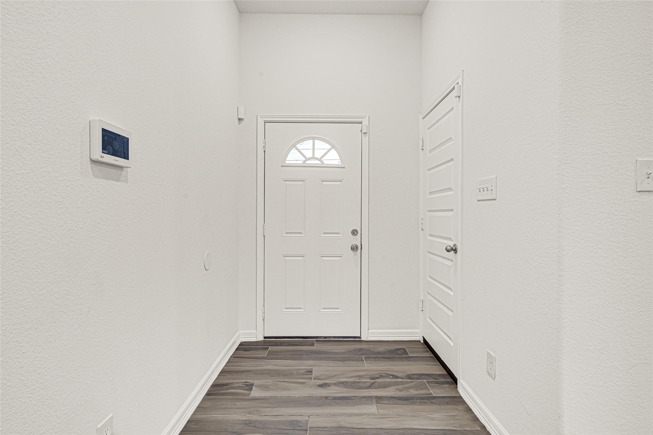 8628 Scott Street Houston, TX 77051 - Photo 18 of 22 a view of a livingroom with wooden floor
