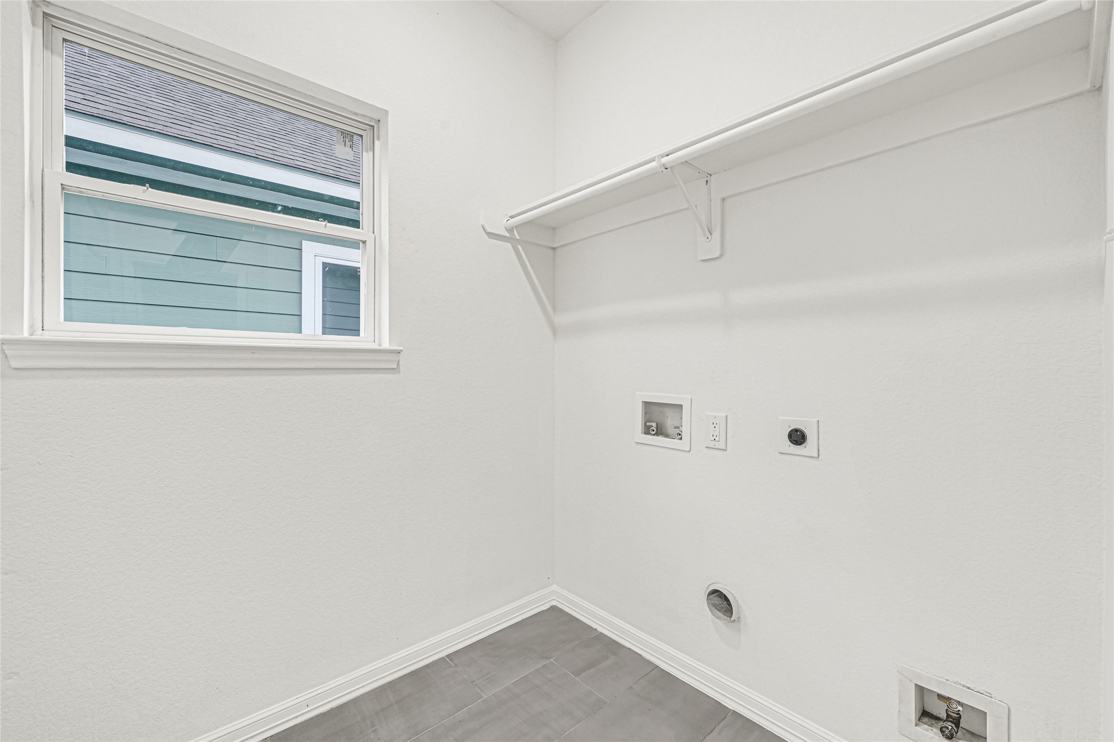 8628 Scott Street Houston, TX 77051 - Photo 10 of 22 a view of a small space