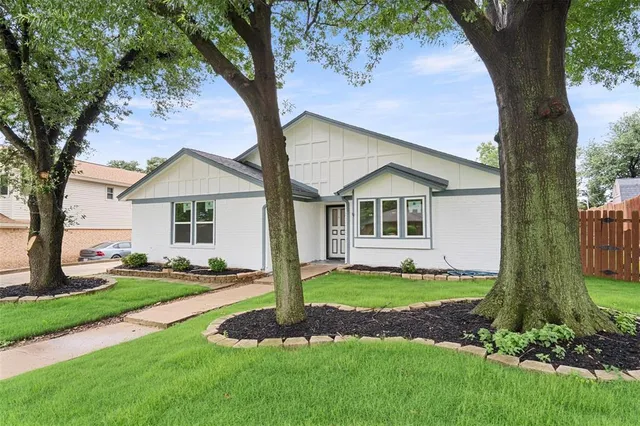 $420,000 | 2024 Oakmeadow Street, Bedford, TX 76021