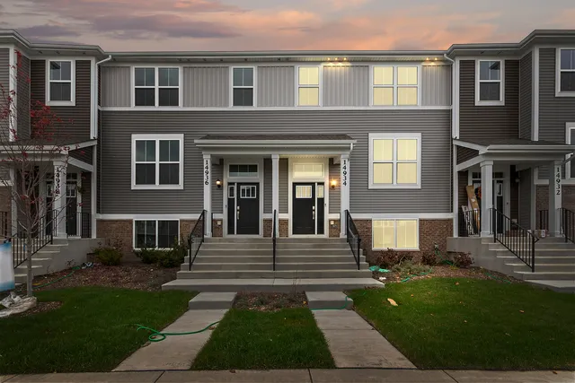 $2,600 | 14934 South Dyer Lane, Plainfield, IL 60544