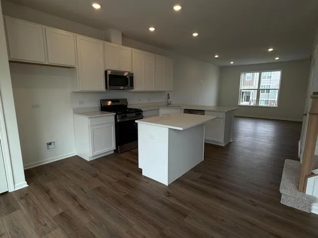 $2,700 | 14934 South Dyer Lane, Plainfield, IL 60544