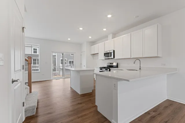 $2,600 | 14934 South Dyer Lane, Plainfield, IL 60544