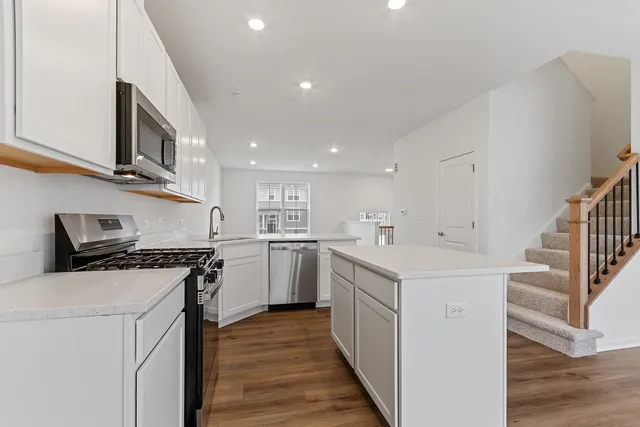 $2,600 | 14934 South Dyer Lane, Plainfield, IL 60544