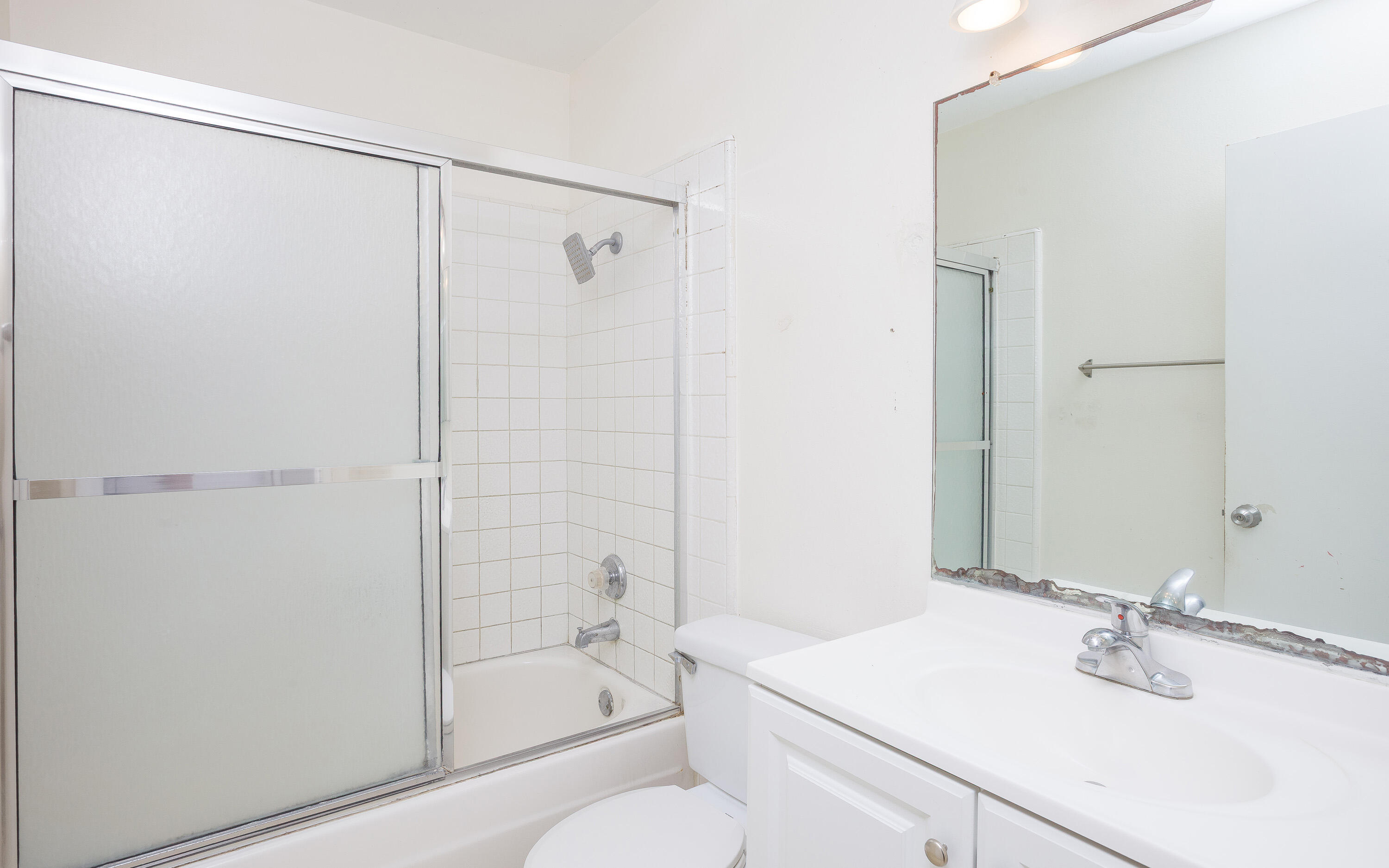 5910 Via Real, Unit 1 Carpinteria, CA 93013 - Photo 13 of 29 Bathroom