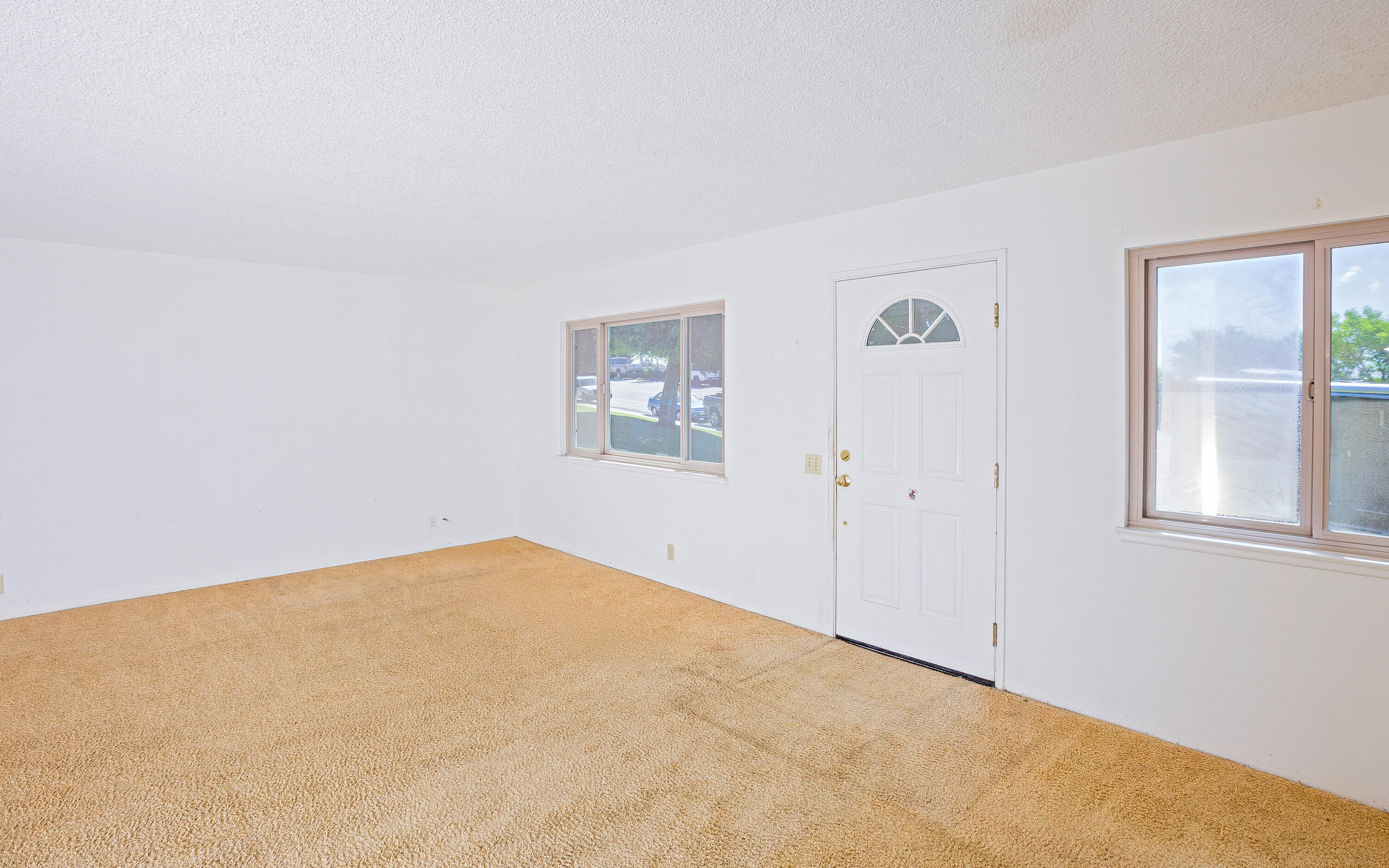 5910 Via Real, Unit 1 Carpinteria, CA 93013 - Photo 27 of 29 Living Room