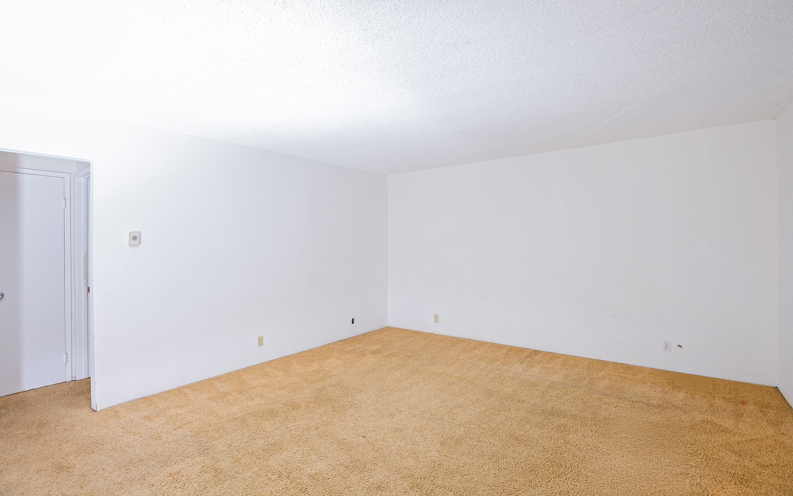 5910 Via Real, Unit 1 Carpinteria, CA 93013 - Photo 28 of 29 Living Room