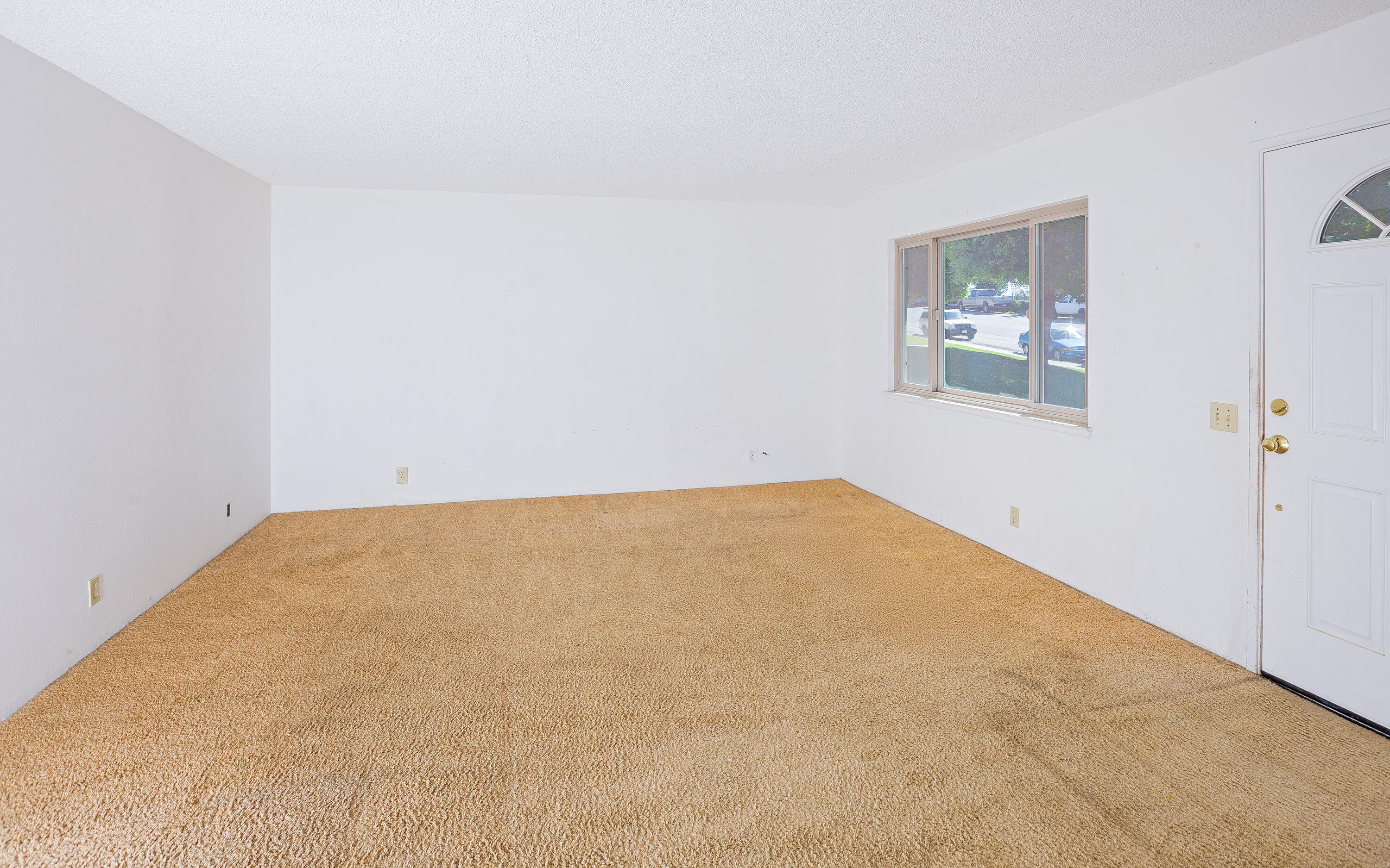 5910 Via Real, Unit 1 Carpinteria, CA 93013 - Photo 3 of 29 Living Room