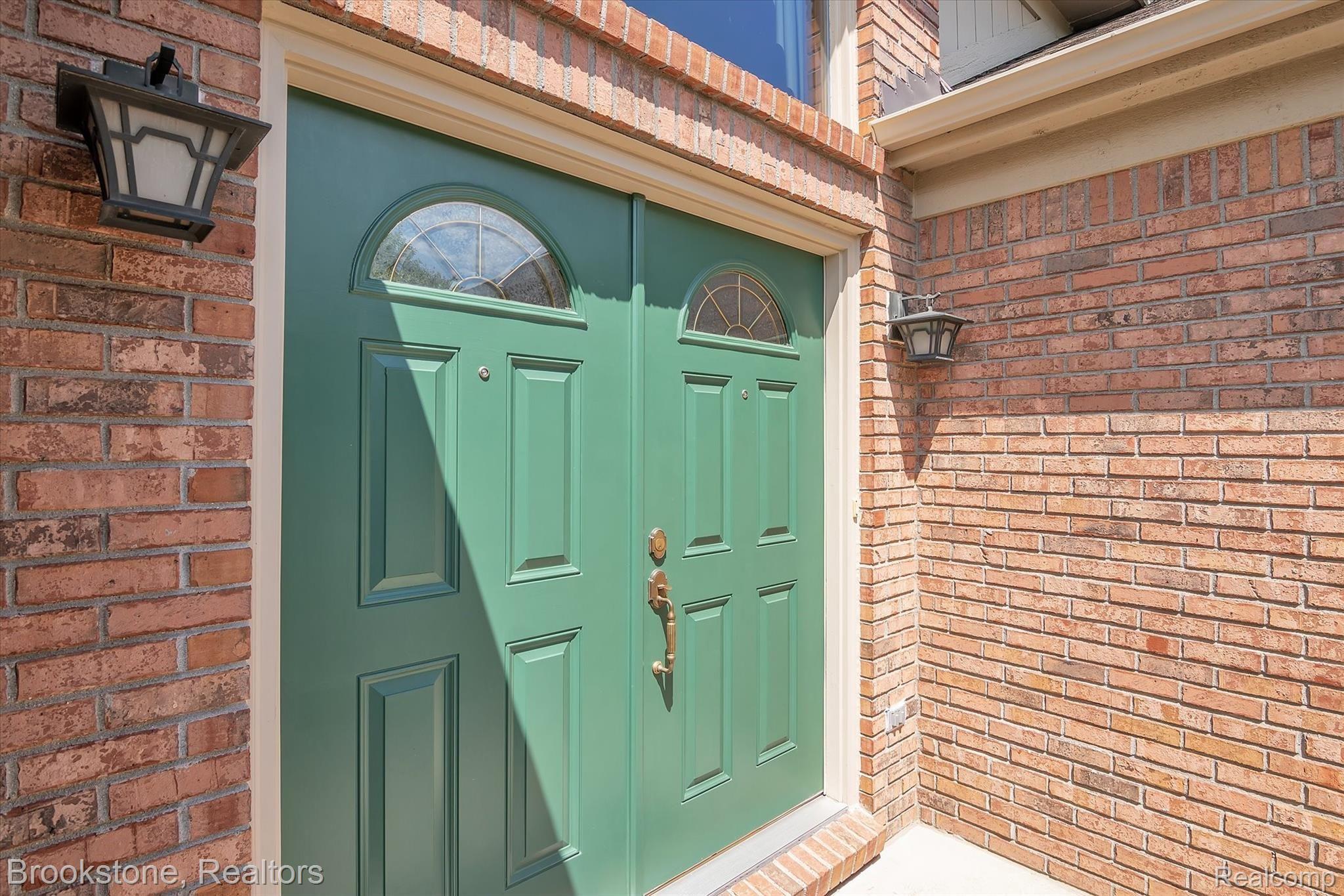 959 River Mist Drive Rochester, MI 48307 - Photo 2 of 40 Front entry