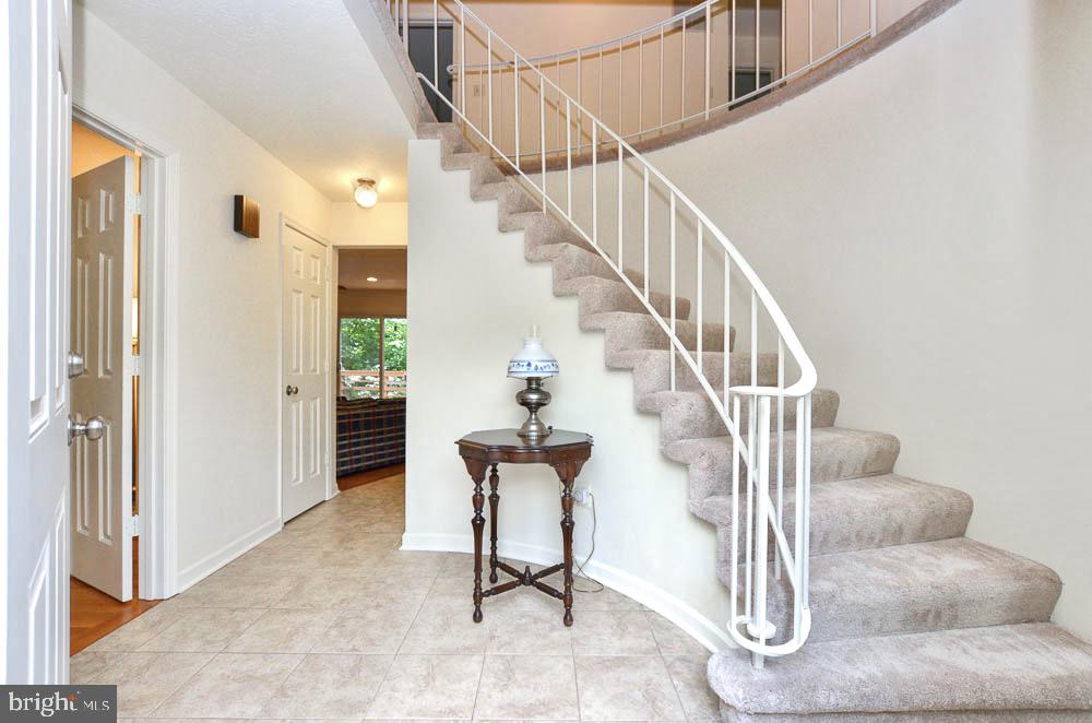 18 Carrollton Road Sterling, VA 20165 - Photo 4 of 45 Guests are welcomed by elegant curved staircase