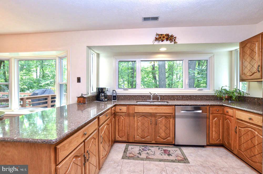 18 Carrollton Road Sterling, VA 20165 - Photo 8 of 45 Plenty of cabinetry and sparkling counter space