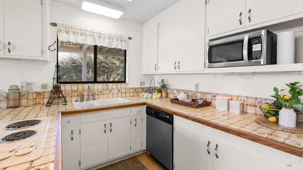 $999,000 | 1104 Birch Drive, Petaluma, CA 94952