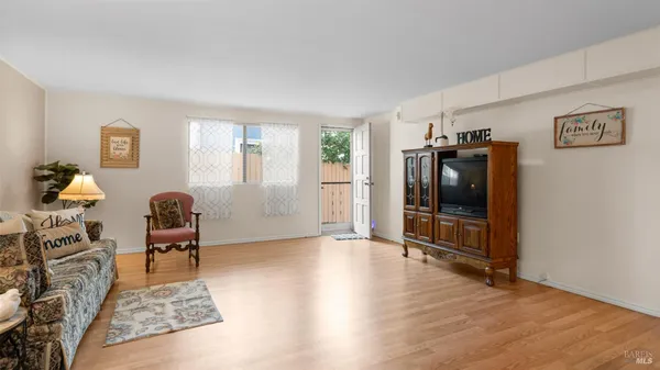 $999,000 | 1104 Birch Drive, Petaluma, CA 94952