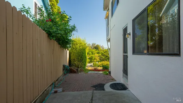 $999,000 | 1104 Birch Drive, Petaluma, CA 94952
