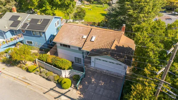 $999,000 | 1104 Birch Drive, Petaluma, CA 94952