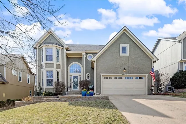 $569,000 | 13935 71st Place, Shawnee, KS 66216
