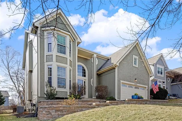 $569,000 | 13935 71st Place, Shawnee, KS 66216