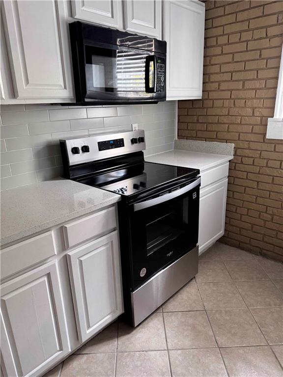3091 Colonial Way, Unit 3 Atlanta, GA 30341 - Photo 12 of 34 a kitchen with cabinets and appliances